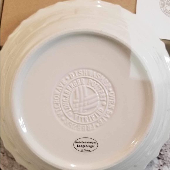 NWT Longaberger Pie Plate with Lid - Picture 4 of 7